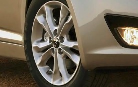 2011 Kia Optima EX Wheel Detail