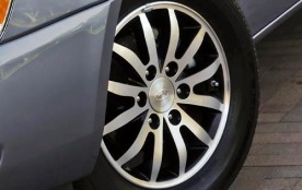 2011 Kia Sedona EX Wheel Detail