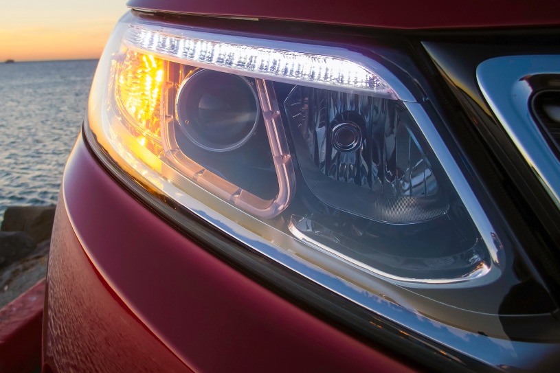 2014 Kia Sorento SX Headlamp Detail