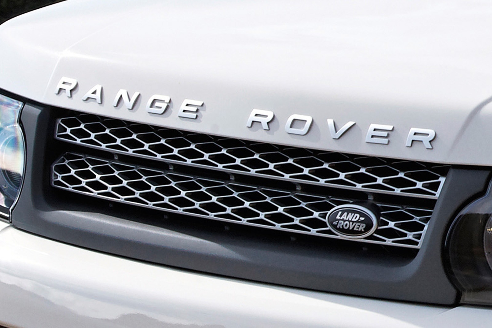 2010 Land Rover Range Rover Sport Supercharged 4dr SUV Front Badge