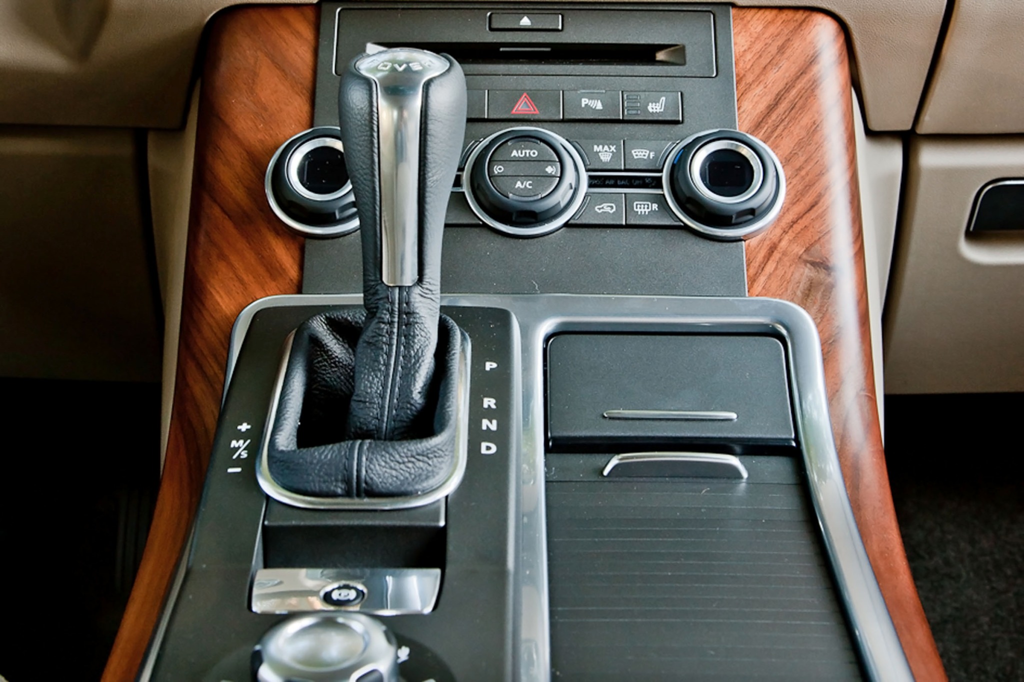 2013 Land Rover Range Rover Sport HSE 4dr SUV Center Console