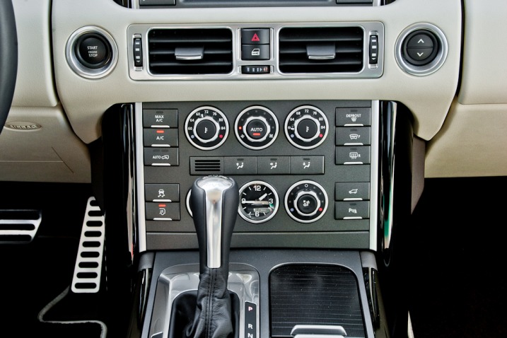 2012 Land Rover Range Rover 4dr SUV Center Console