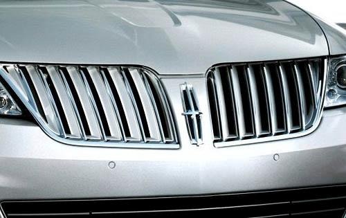 2012 Lincoln MKS Front Grille and Badging