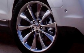 2010 Lincoln MKT Wheel Detail