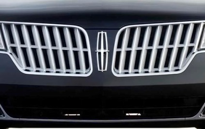 2010 Lincoln MKZ Front Grille and Badging