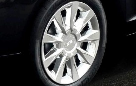 2010 Lincoln MKZ Wheel Detail