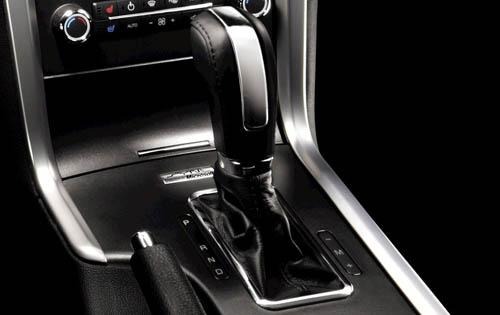 2012 Lincoln MKZ Shifter Detail