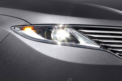2013 Lincoln MKZ Sedan Headlamp Detail