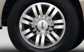 2007 Lincoln Navigator L Luxury Wheel Detail