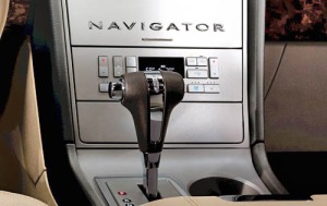 2005 Lincoln Navigator Center Console Detail