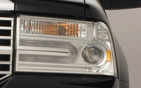 2008 Lincoln Navigator Headlamp Detail