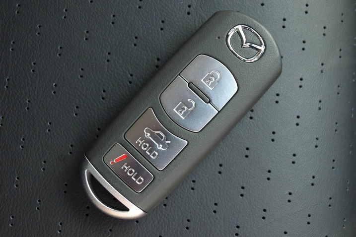 2009 Mazda Mazda6 s Grand Touring Sedan Keyfob Detail