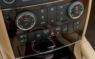 2011 Mercedes-Benz GL-Class GL450 4MATIC Center Console Shown