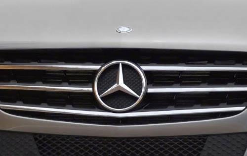 2012 Mercedes-Benz M-Class Front Grille and Badging