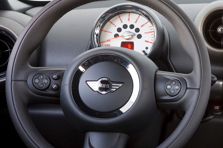2012 MINI Cooper Countryman Wagon Steering Wheel Detail