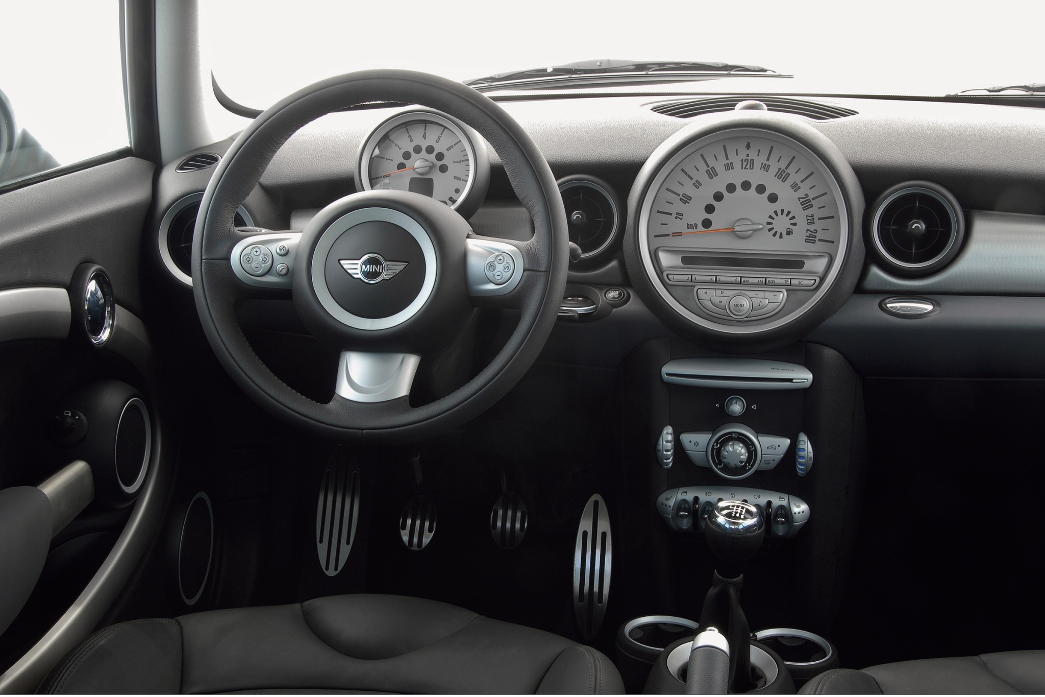 2007 MINI Cooper S 2dr Hatchback Dashboard
