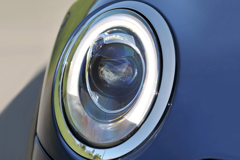 2014 MINI Cooper 2dr Hatchback Headlamp Detail