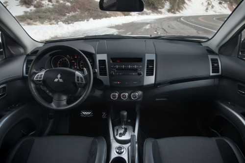 2013 Mitsubishi Outlander GT 4dr SUV Dashboard