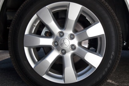 2013 Mitsubishi Outlander GT 4dr SUV Wheel