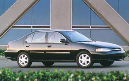 1998 Nissan Altima 4 Dr GLE Sedan