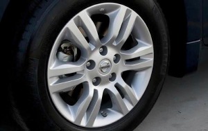 2011 Nissan Altima 2.5 SL Wheel Detail
