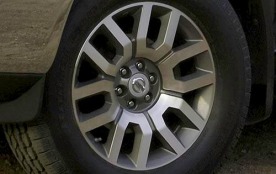 2009 Nissan Frontier LE Wheel Detail
