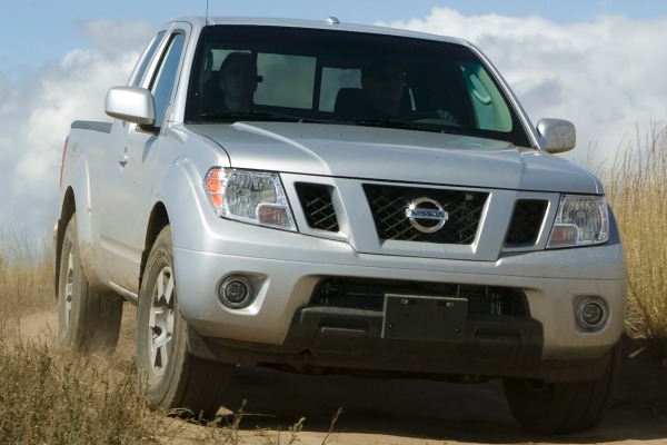 2013 Nissan Frontier PRO-4X Extended Cab Pickup Exterior
