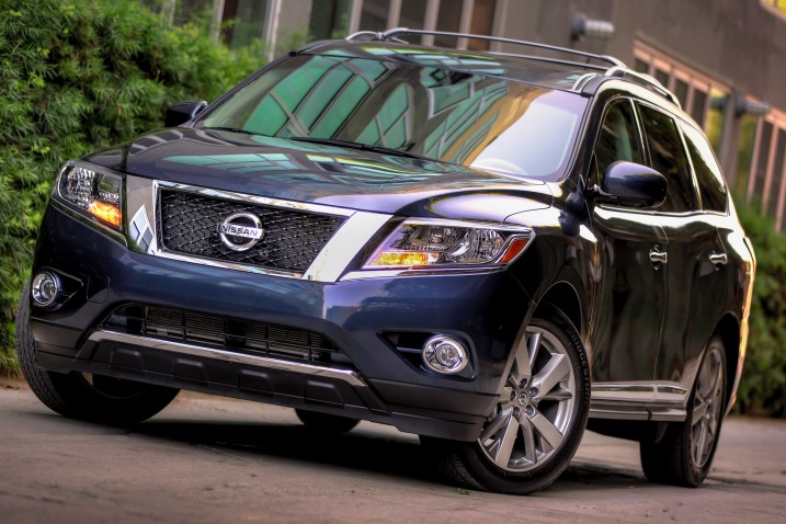 2013 Nissan Pathfinder Platinum 4dr SUV Exterior