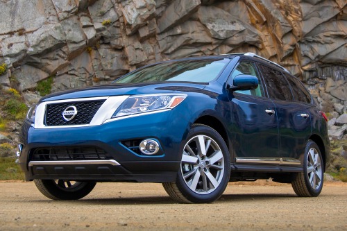 2013 Nissan Pathfinder Platinum 4dr SUV Exterior Shown