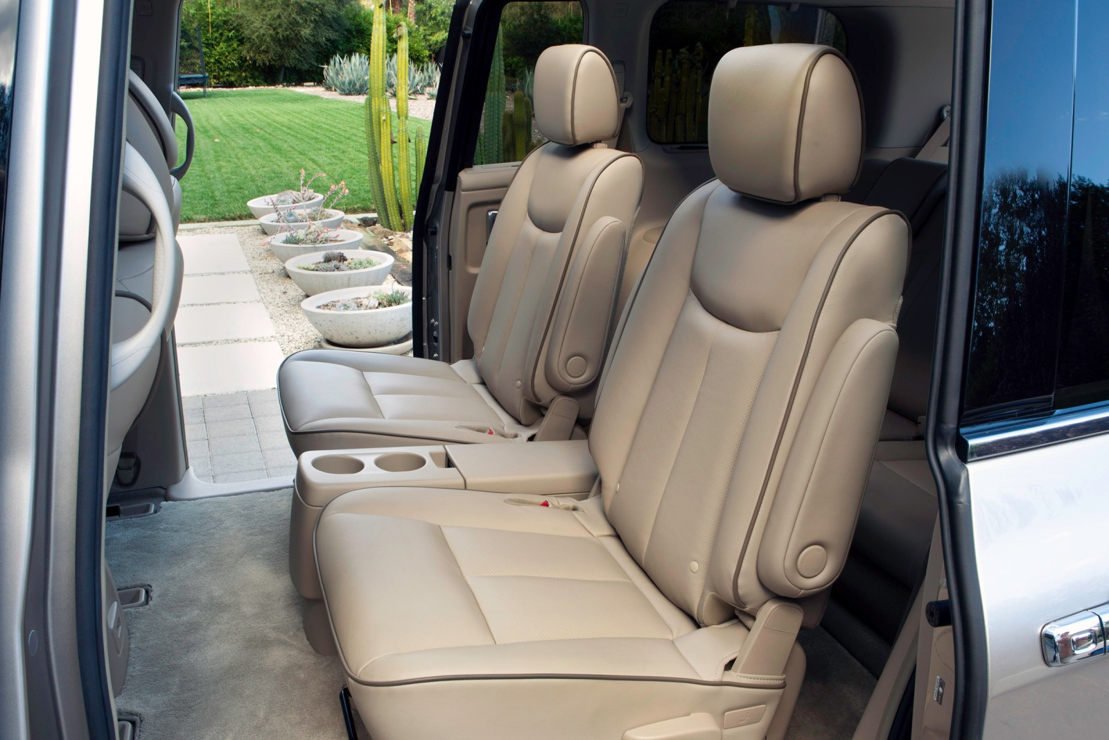 2012 Nissan Quest LE Passenger Minivan Rear Interior