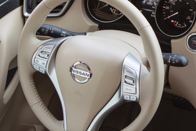 2014 Nissan Rogue SL 4dr SUV Steering Wheel Detail