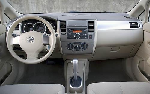2009 Nissan Versa 1.8 SL Dashboard