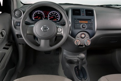 2012 Nissan Versa 1.6 SL Sedan Dashboard