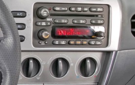 2005 Pontiac Vibe GT Audio Head Unit Detail