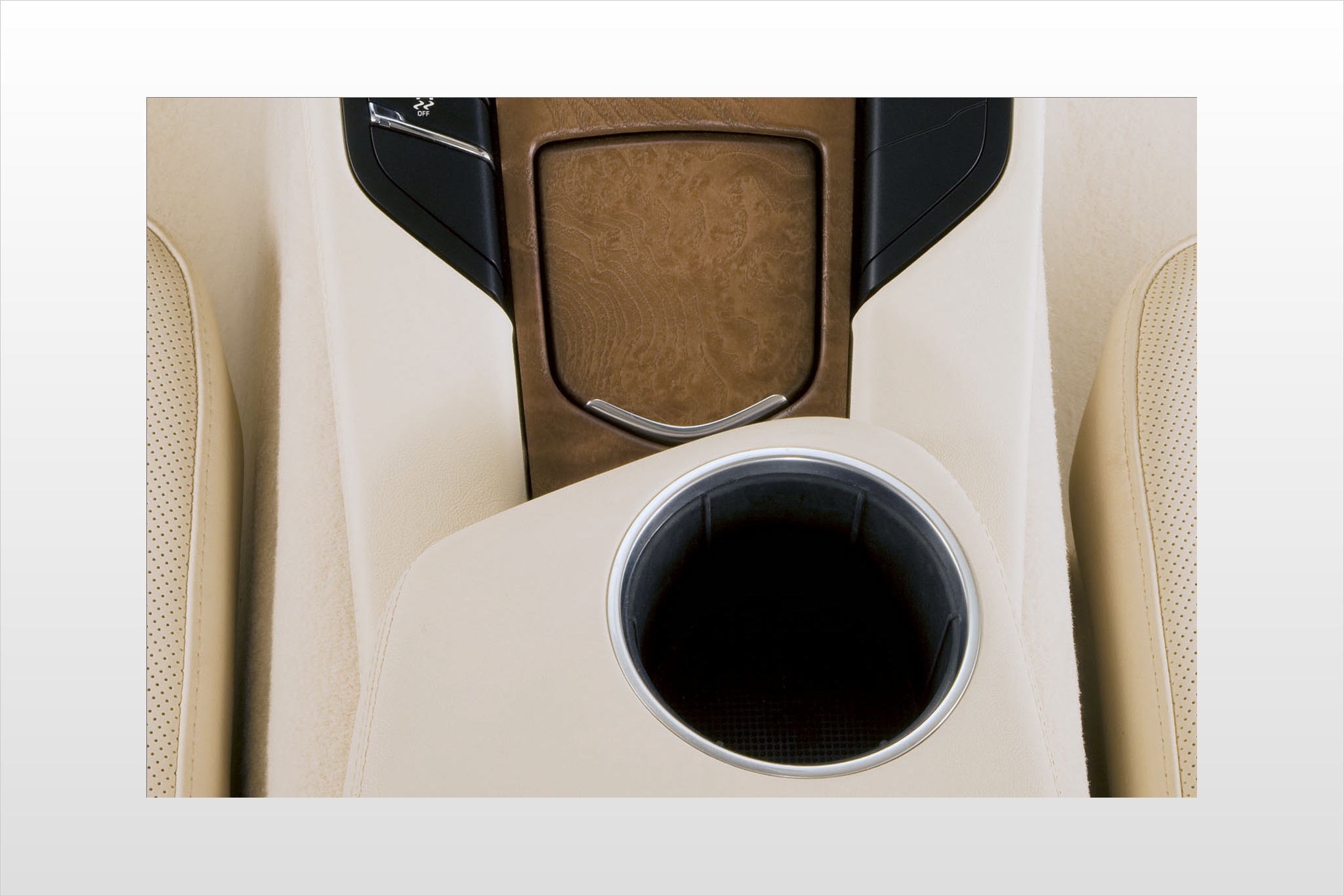 2013 Porsche Panamera S Sedan Cupholders