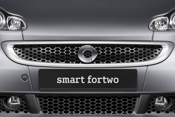 2013 smart fortwo passion coupe 2dr Hatchback Front Badge