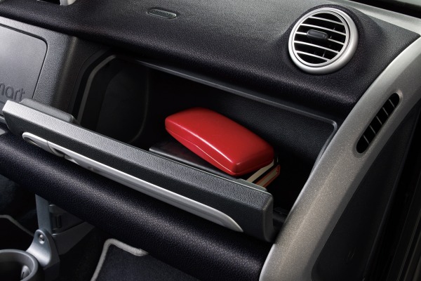 2013 smart fortwo pure coupe 2dr Hatchback Interior Detail