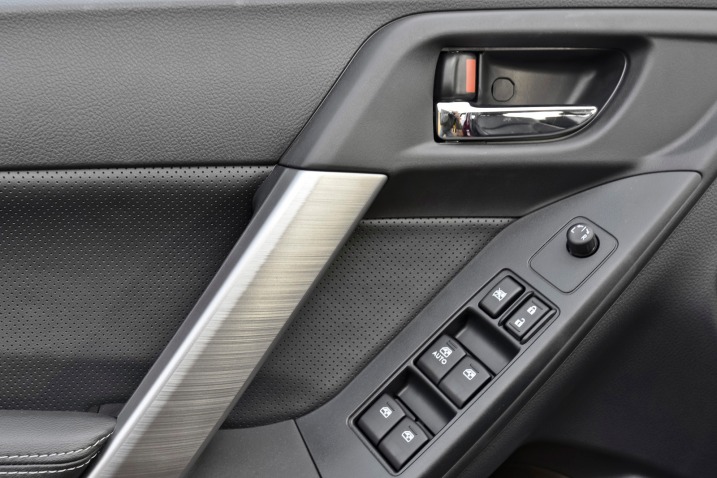 2016 Subaru Forester 2.5i Limited PZEV 4dr SUV Interior Detail