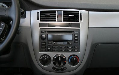 2004 Suzuki Forenza LX Center Console