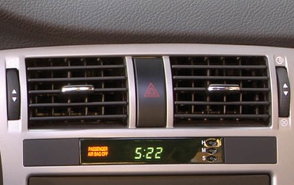 2007 Suzuki Forenza Center Console