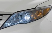 2011 Toyota Avalon Limited Headlamp Detail