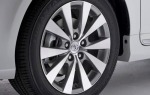 2011 Toyota Avalon Limited Wheel Detail