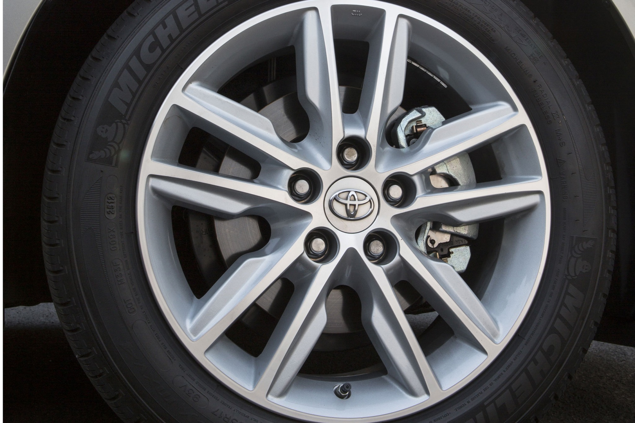 2013 Toyota Avalon XLE Sedan Wheel