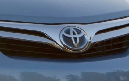 2012 Toyota Camry Hybrid Front Grille and Badging