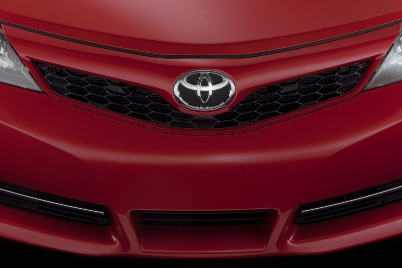 2012 Toyota Camry SE Sedan Front Badge