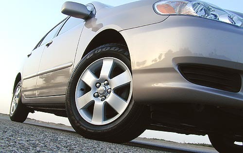 2003 Toyota Corolla LE Wheel Detail