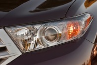 2013 Toyota Highlander Limited Headlamp Detail