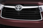 2014 Toyota Highlander Limited 4dr SUV Front Badge