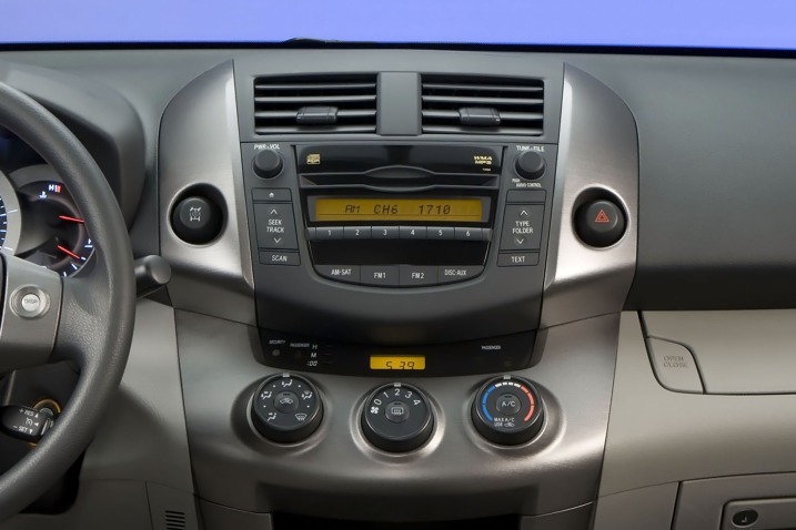 2012 Toyota RAV4 4dr SUV Center Console
