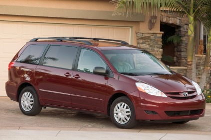 2007 Toyota Sienna LE 7-Passenger Passenger Minivan Exterior
